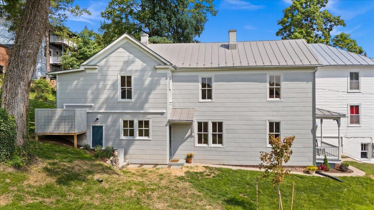 939 W Beverley St, Staunton, VA 24401 — photo 4