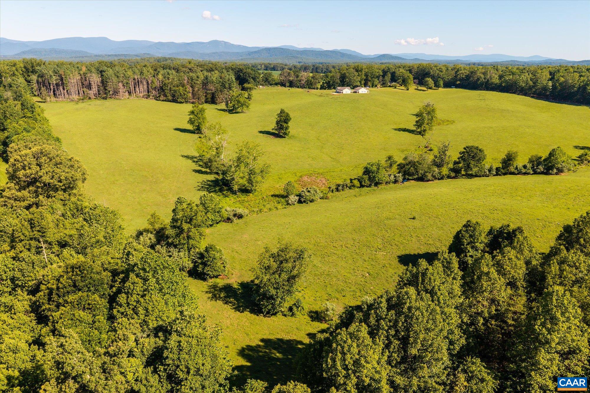 551 Old Homeplace Ln, Reva, VA 22735