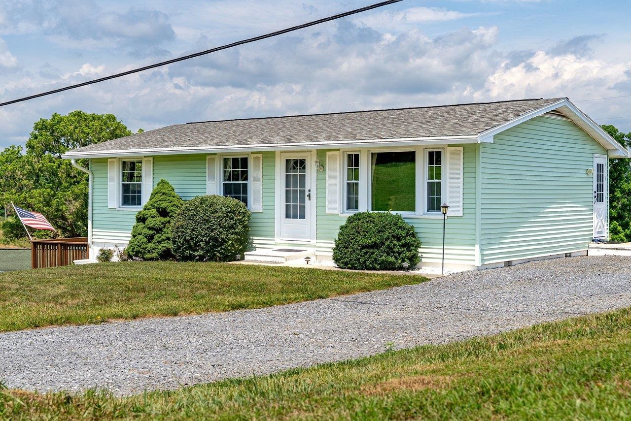 2627 Minie Ball Ln, Keezletown, VA 22832