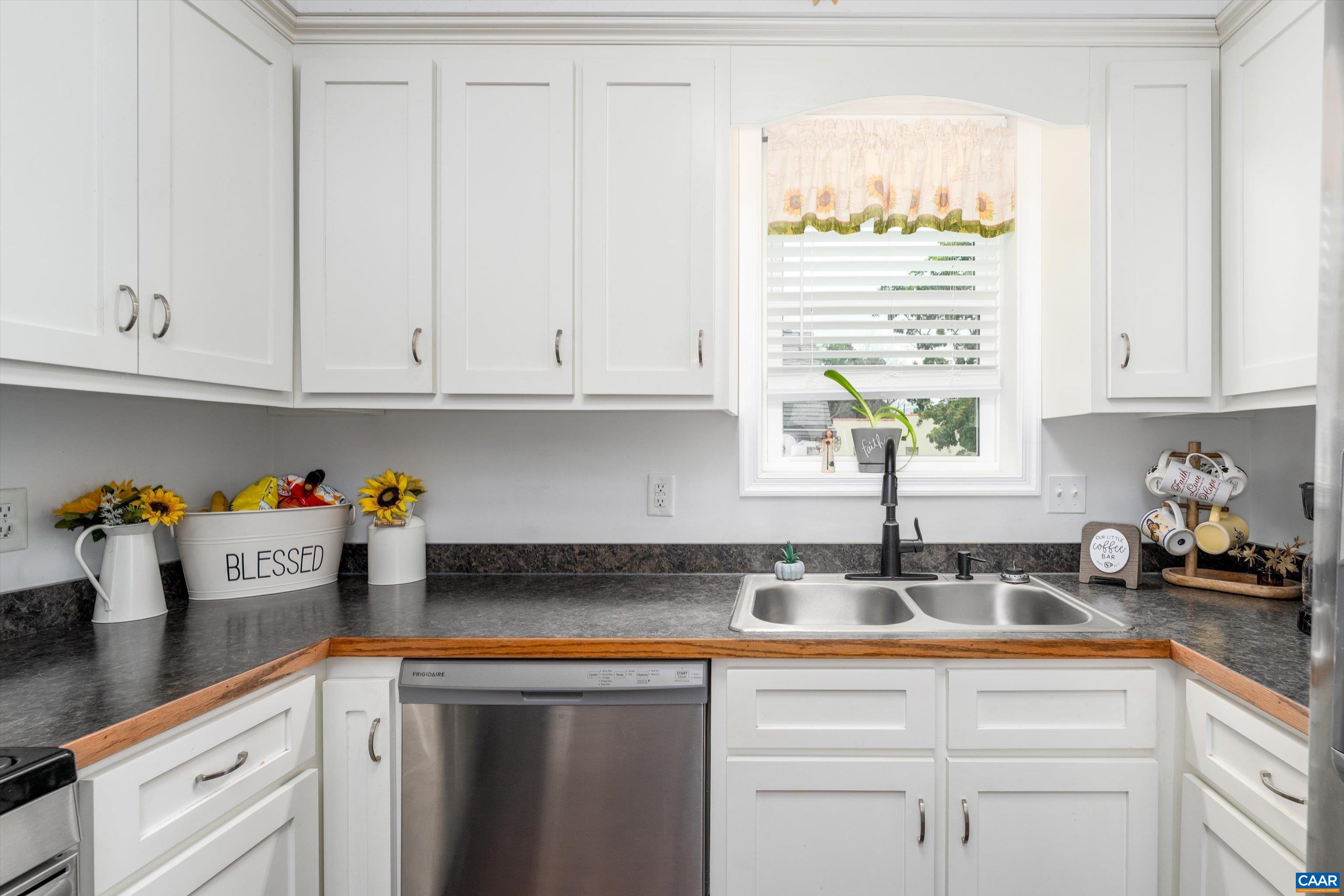 210 Draft Ave, Stuarts Draft, VA 24477 — photo 9