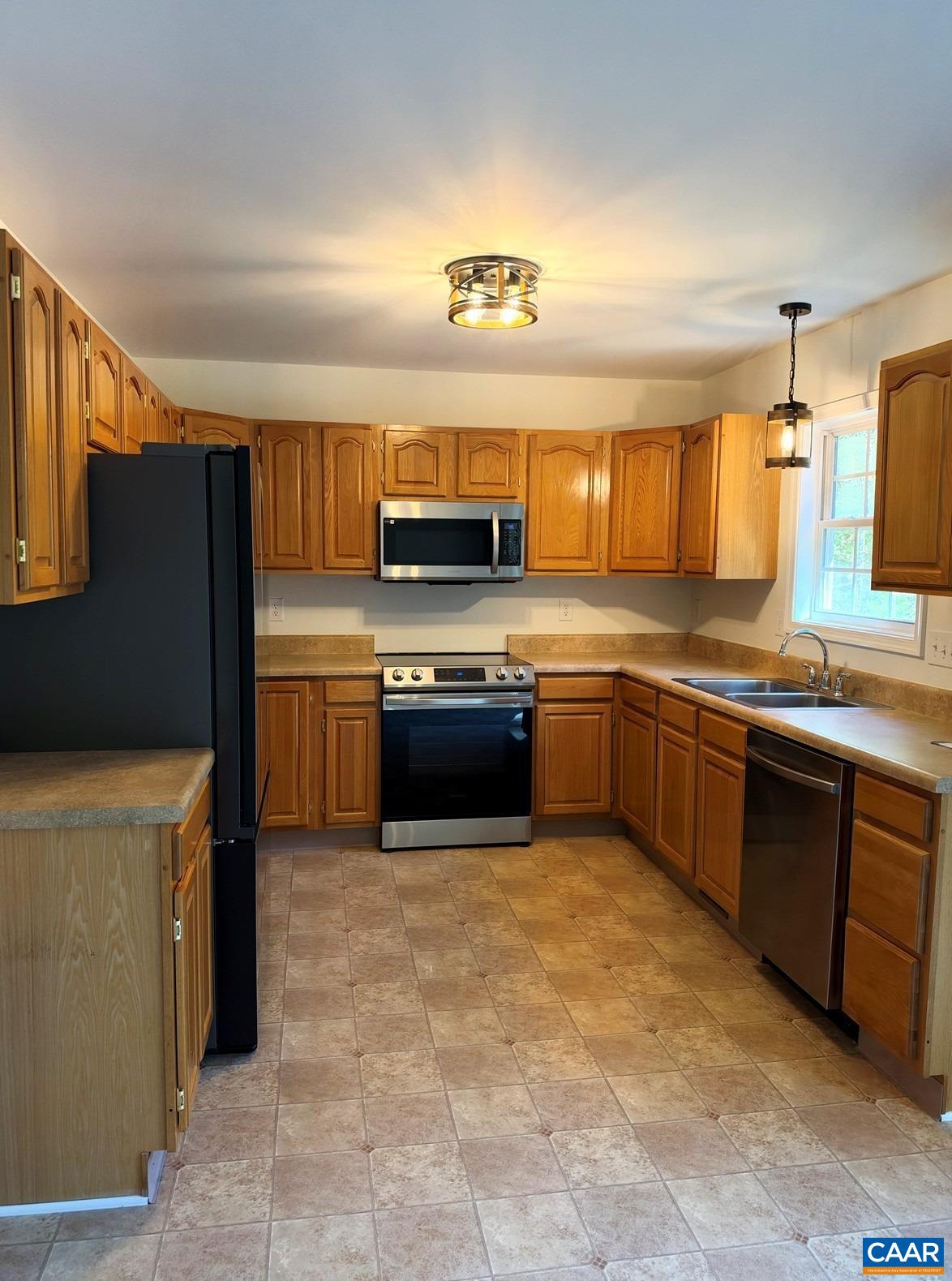 136 Beaver Pl, Scottsville, VA 24590 - photo 8