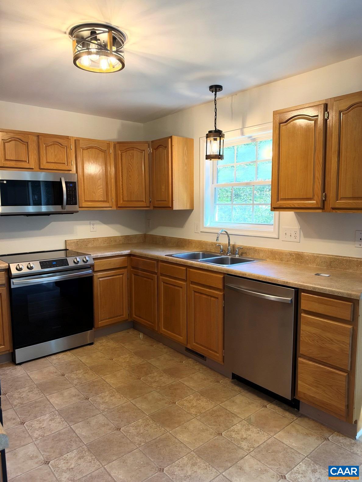 136 Beaver Pl, Scottsville, VA 24590 - photo 9
