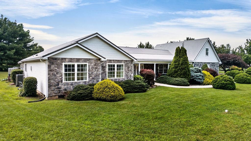 40 Bradford St, Swoope, VA 24479 — photo 2