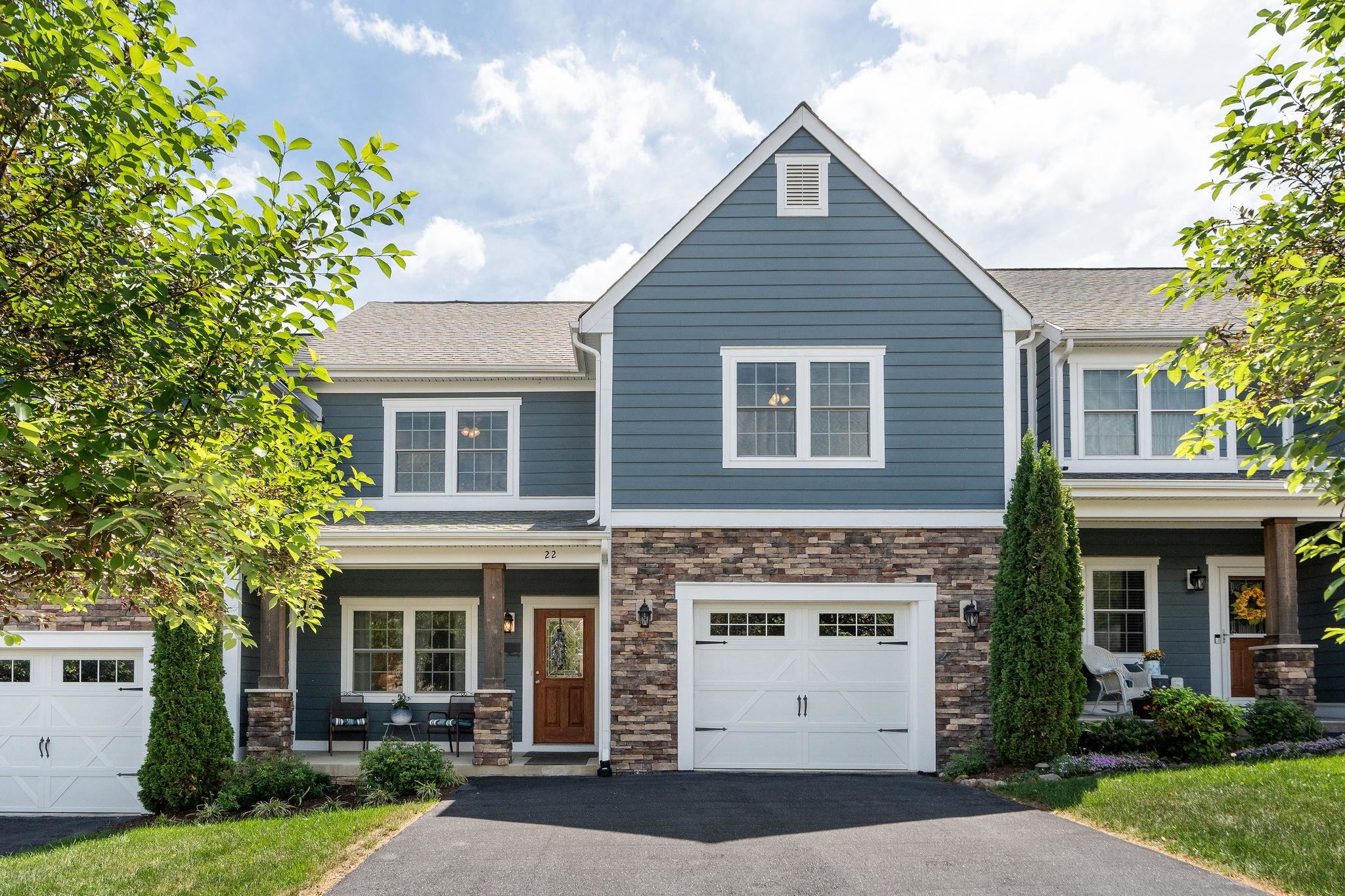 22 Spring View Dr, Staunton, VA 24401