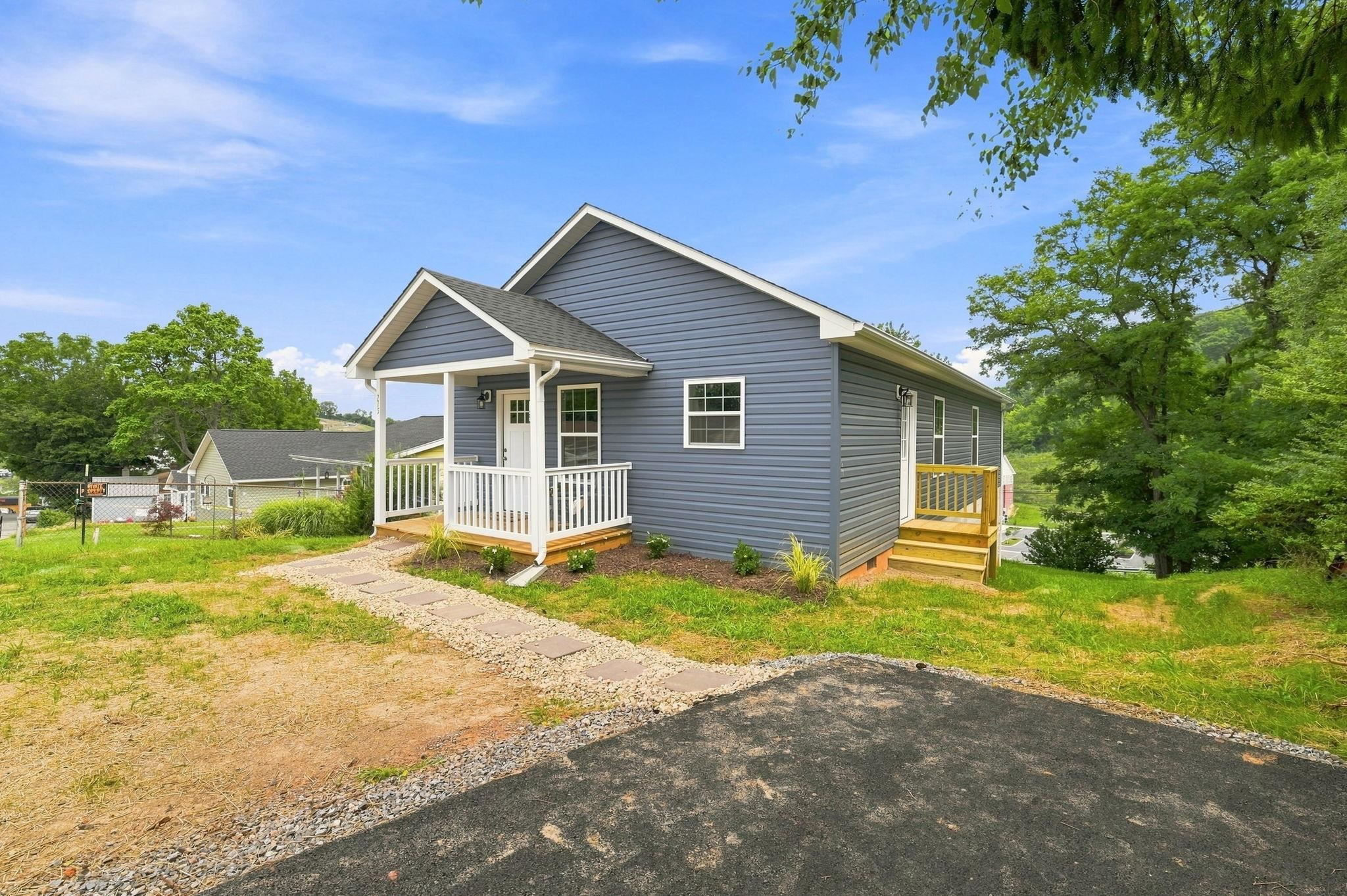 715 Mineola St, Staunton, VA 24401 — photo 3
