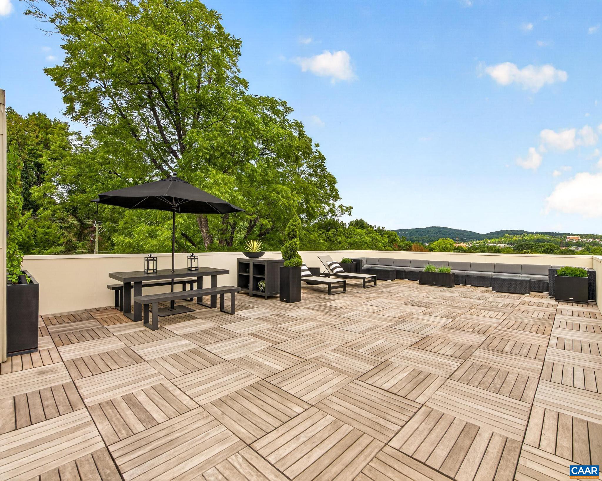 1130 E High St, Charlottesville, VA 22902