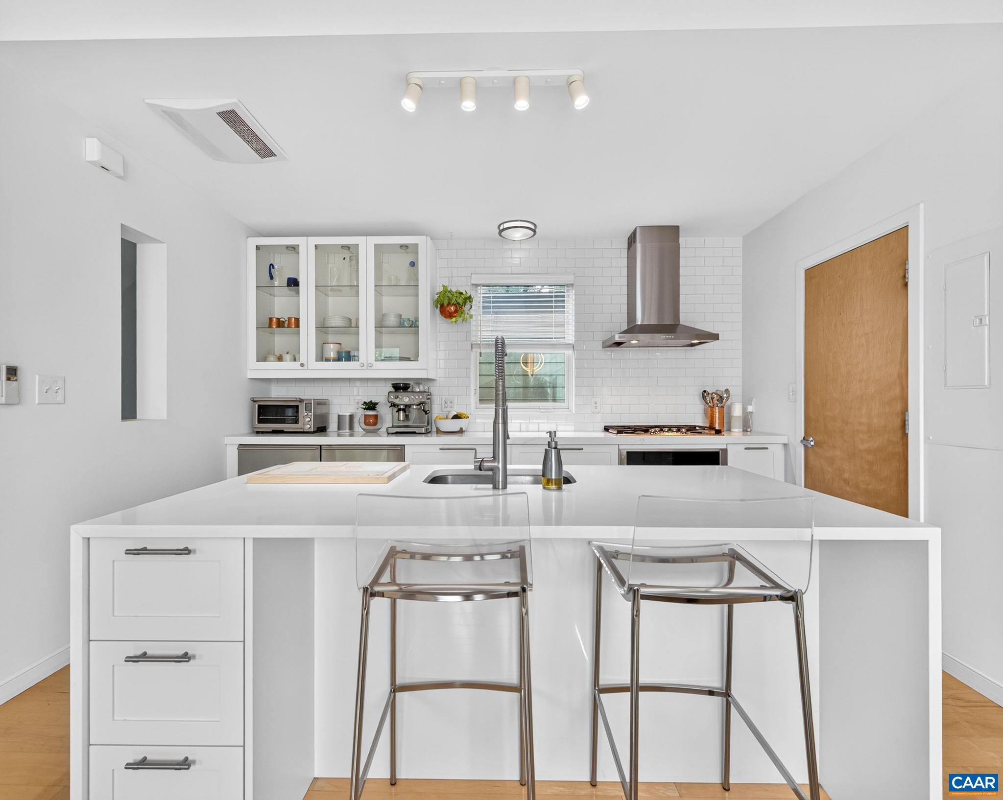 1130 E High St, Charlottesville, VA 22902 — photo 10