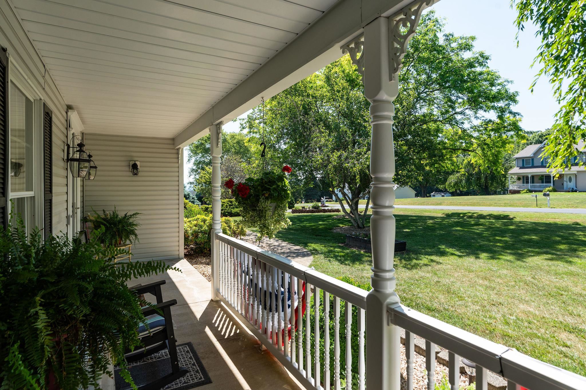 39 Cranberry Dr, Stuarts Draft, VA 24477 — photo 5