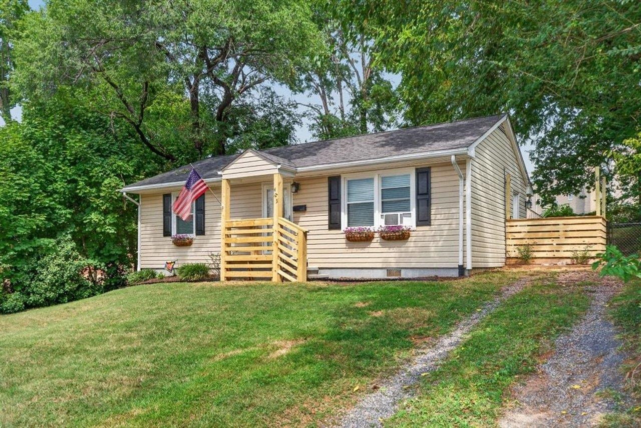 423 N Market St, Staunton, VA 24401