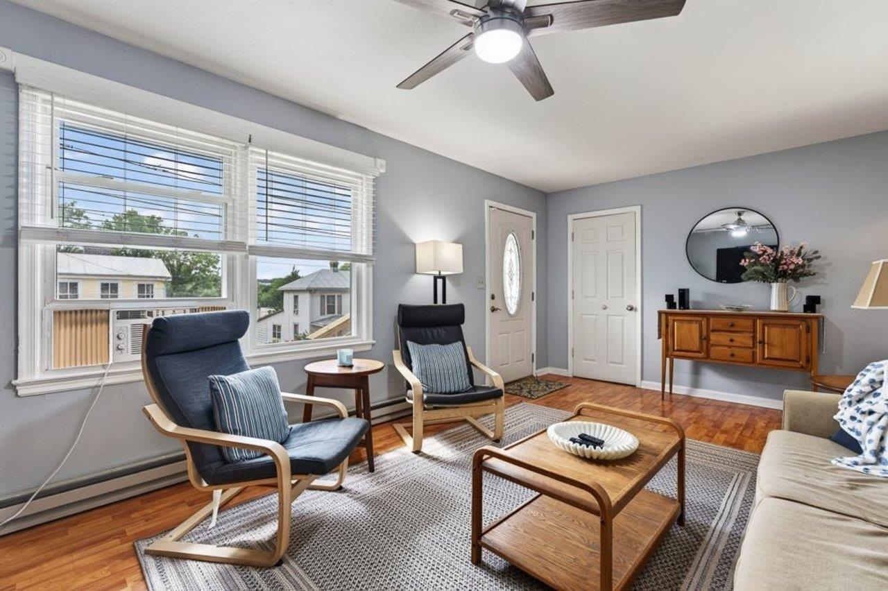 423 N Market St, Staunton, VA 24401 — photo 2