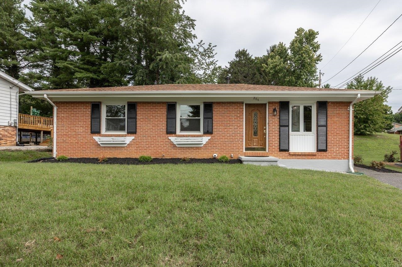204 Thomas St, Staunton, VA 24401