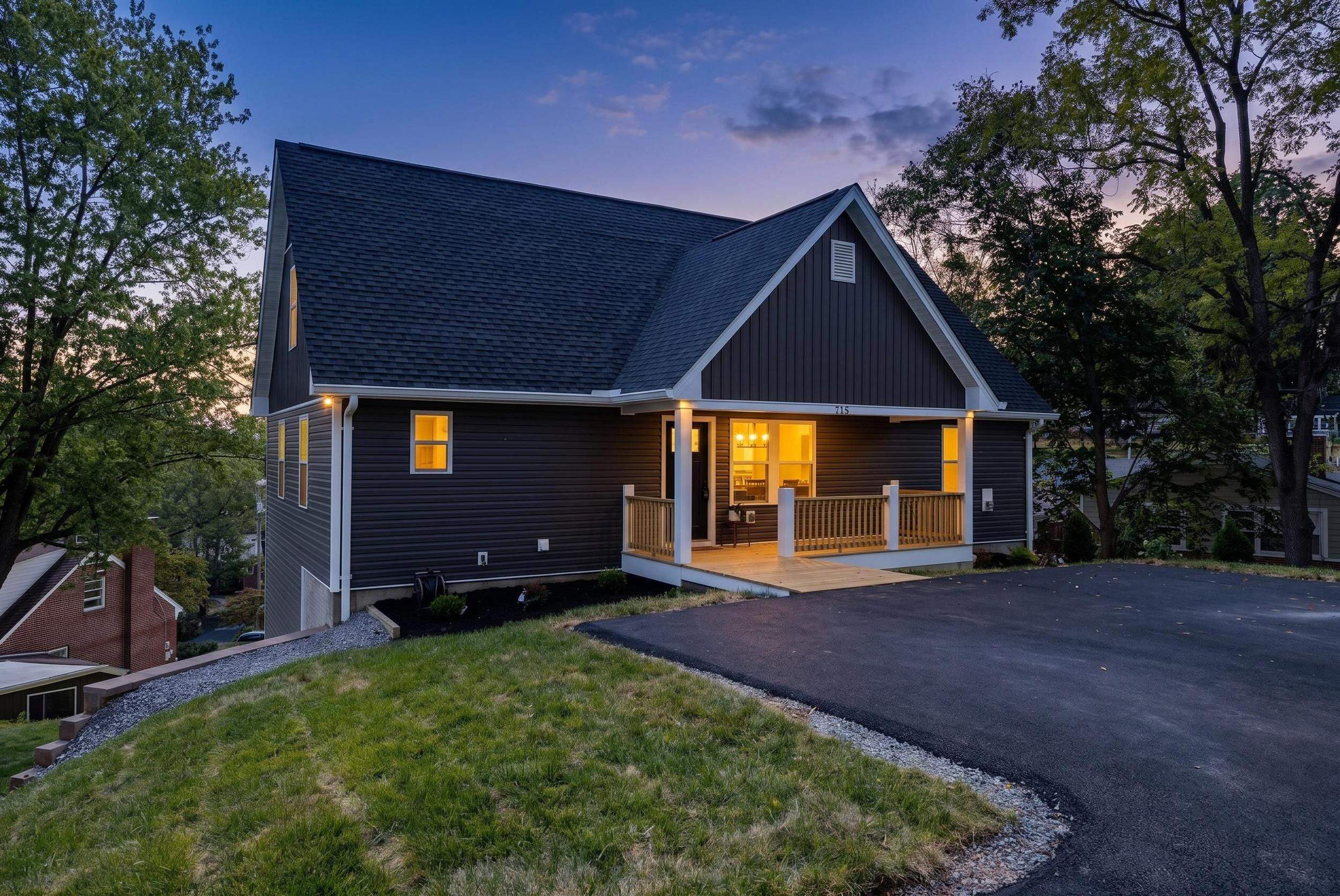 715 Hillcrest Dr, Staunton, VA 24401