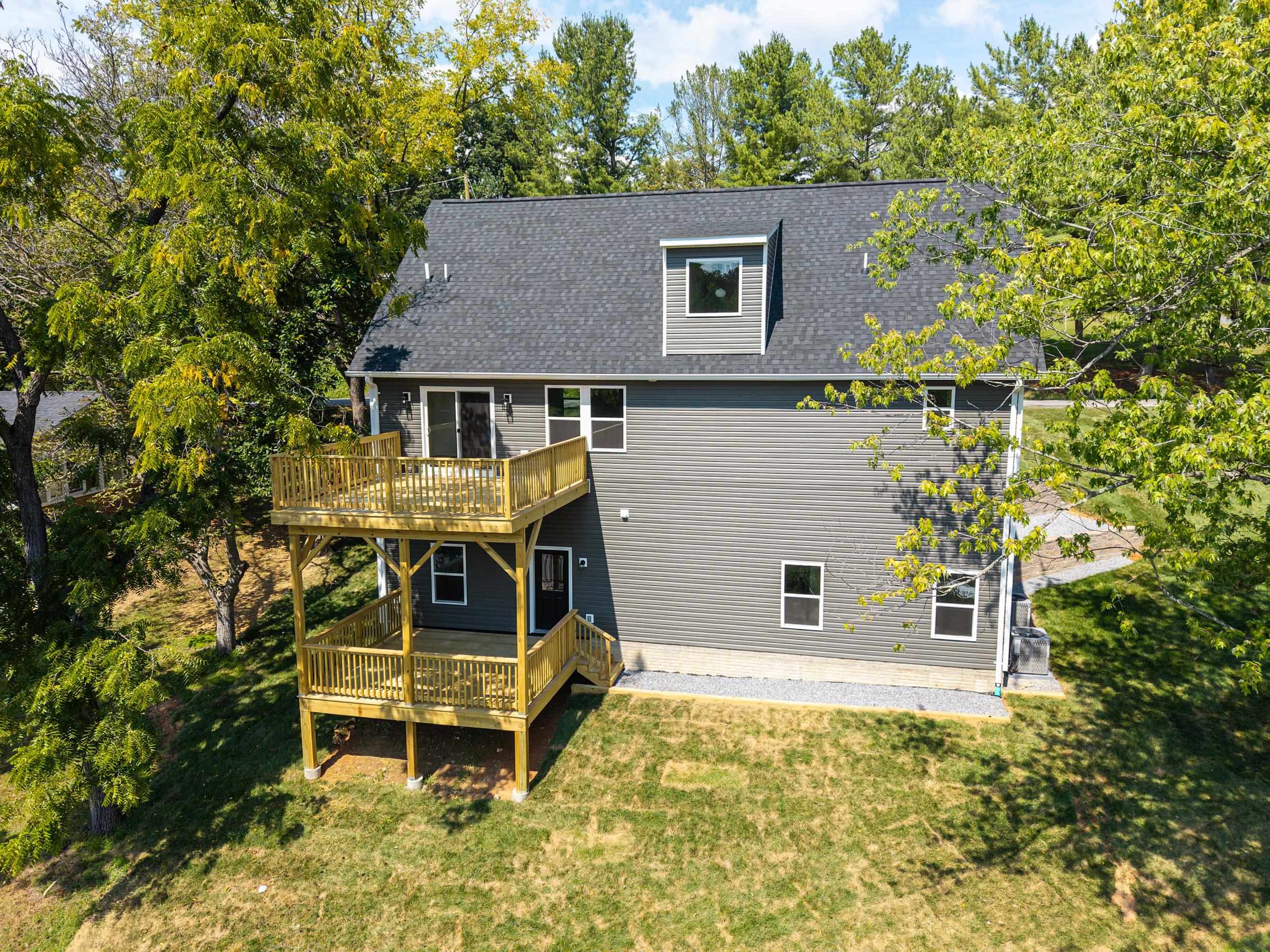 715 Hillcrest Dr, Staunton, VA 24401 — photo 6