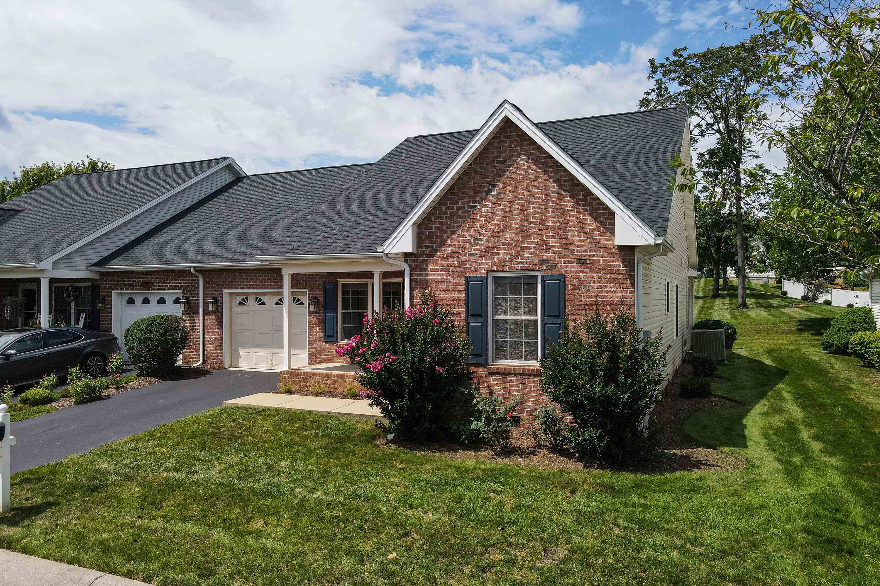 426 Hickory Grove Cir, Harrisonburg, VA 22801 — photo 2