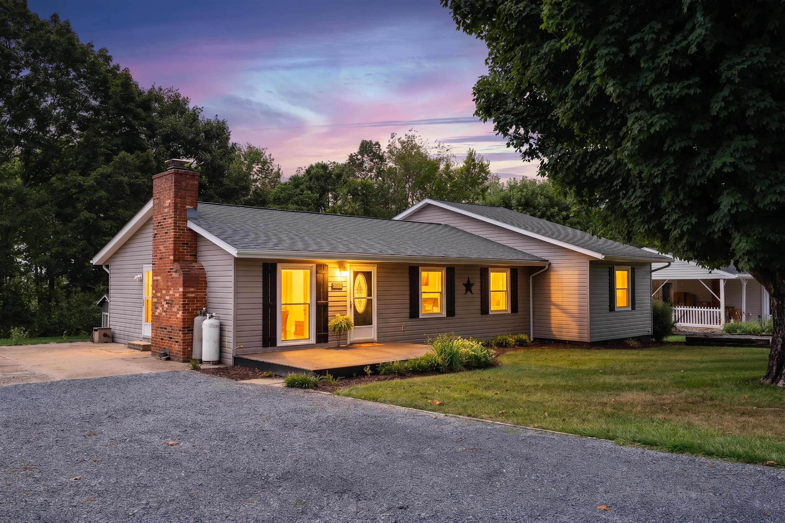 8701 Lacey Heights Ave, Rockingham, VA 22802