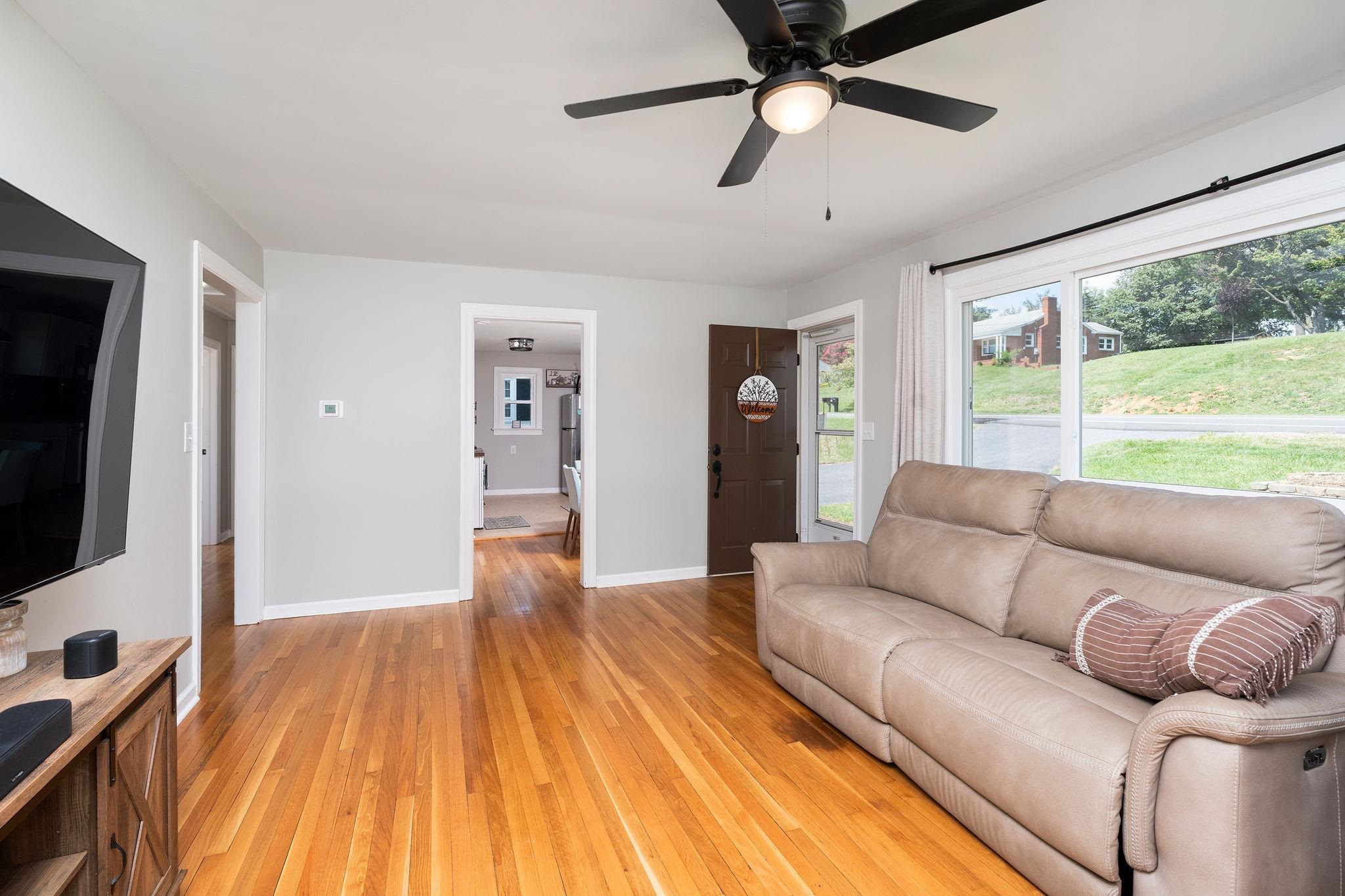 372 Frontier Dr, Staunton, VA 24401 — photo 4