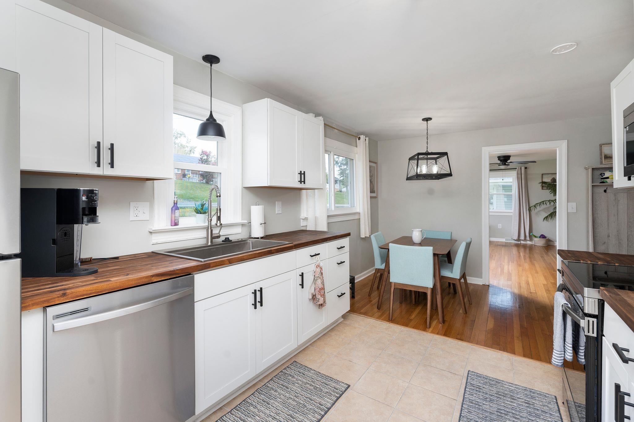 372 Frontier Dr, Staunton, VA 24401 — photo 9