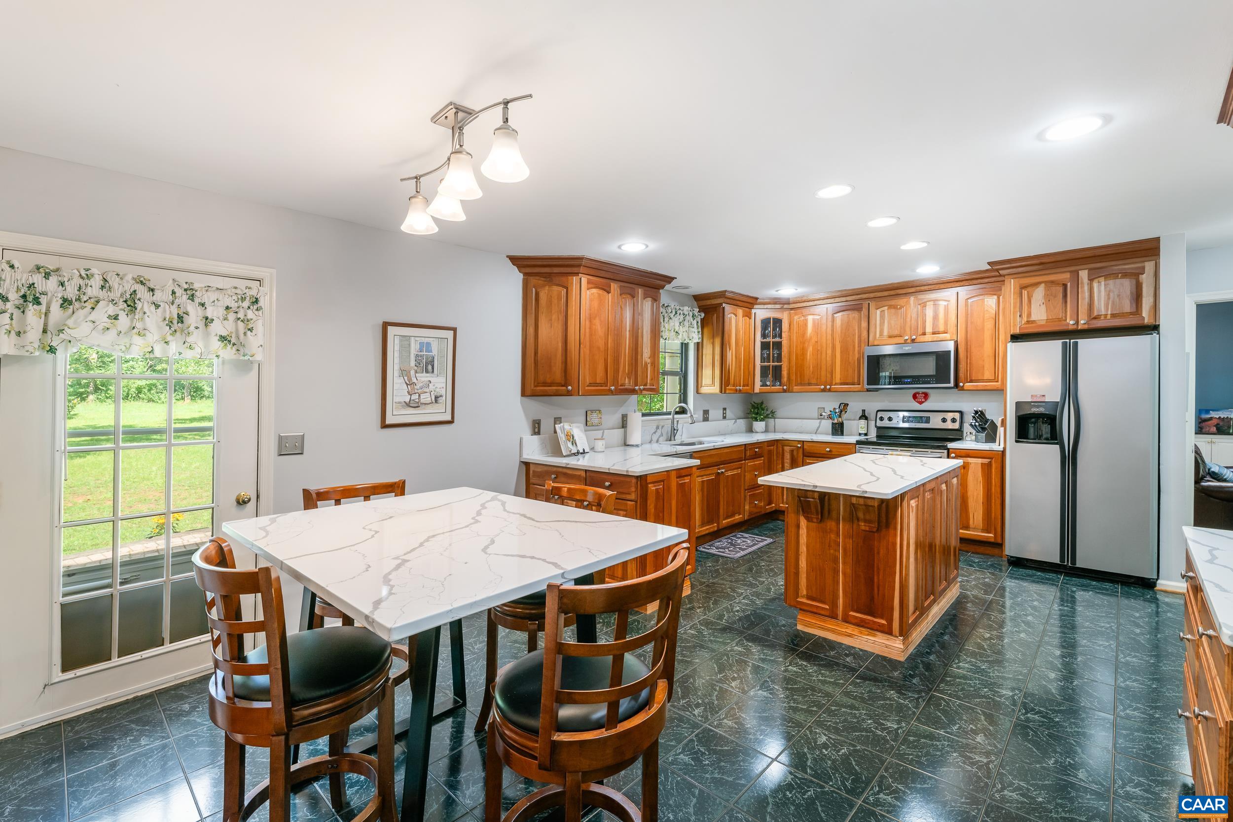 5880 Emerald Ln, Charlottesville, VA 22903 — photo 8