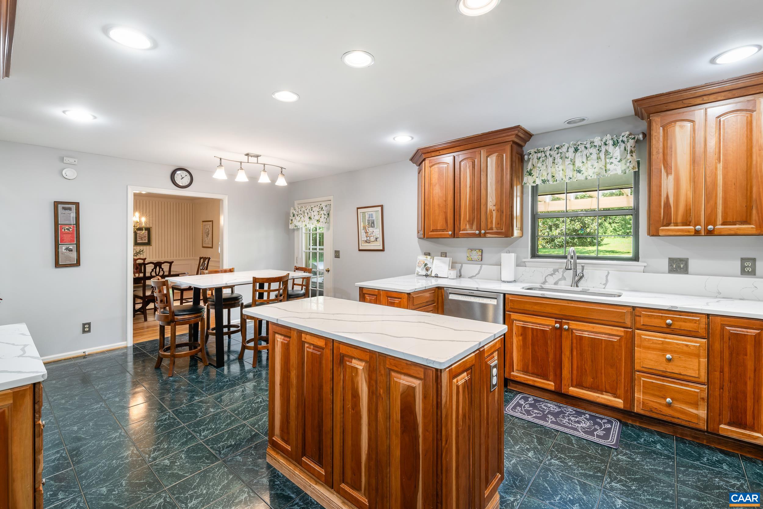 5880 Emerald Ln, Charlottesville, VA 22903 — photo 9