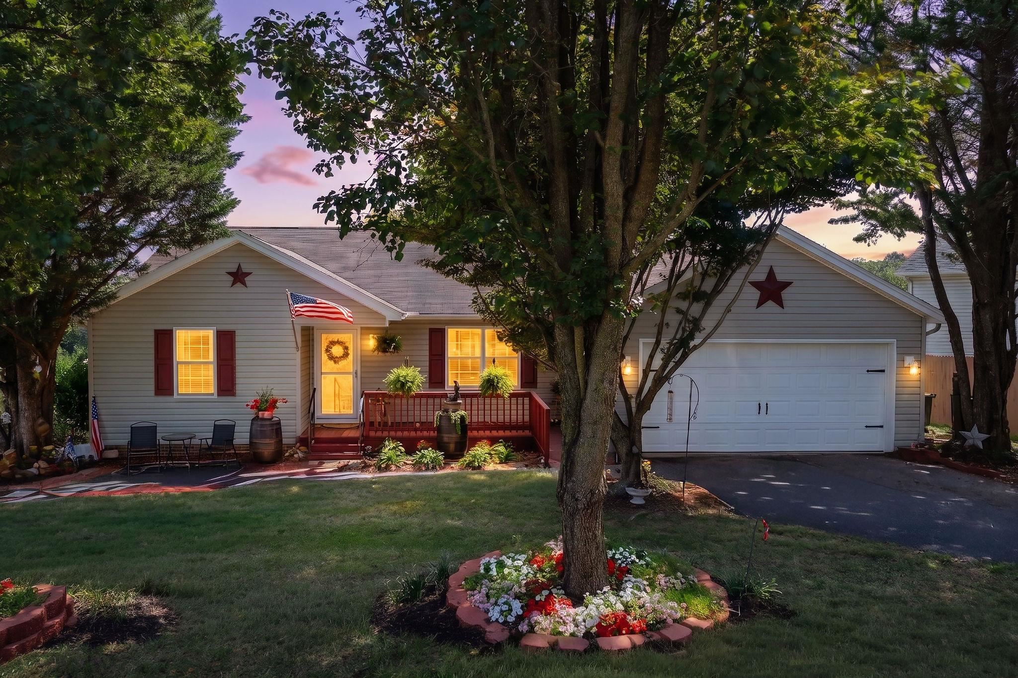 521 Marian Pl, Staunton, VA 24401