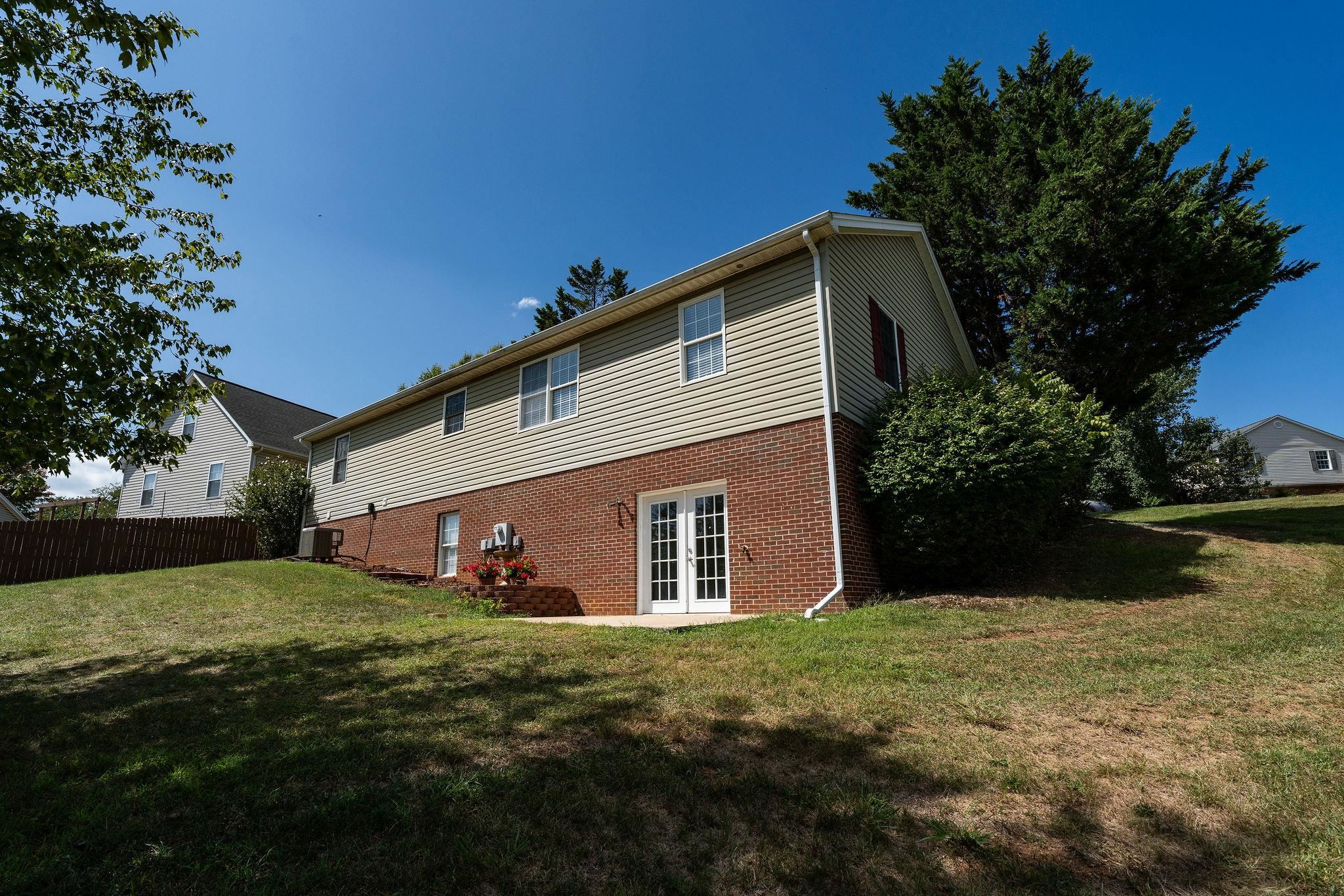 521 Marian Pl, Staunton, VA 24401 — photo 10