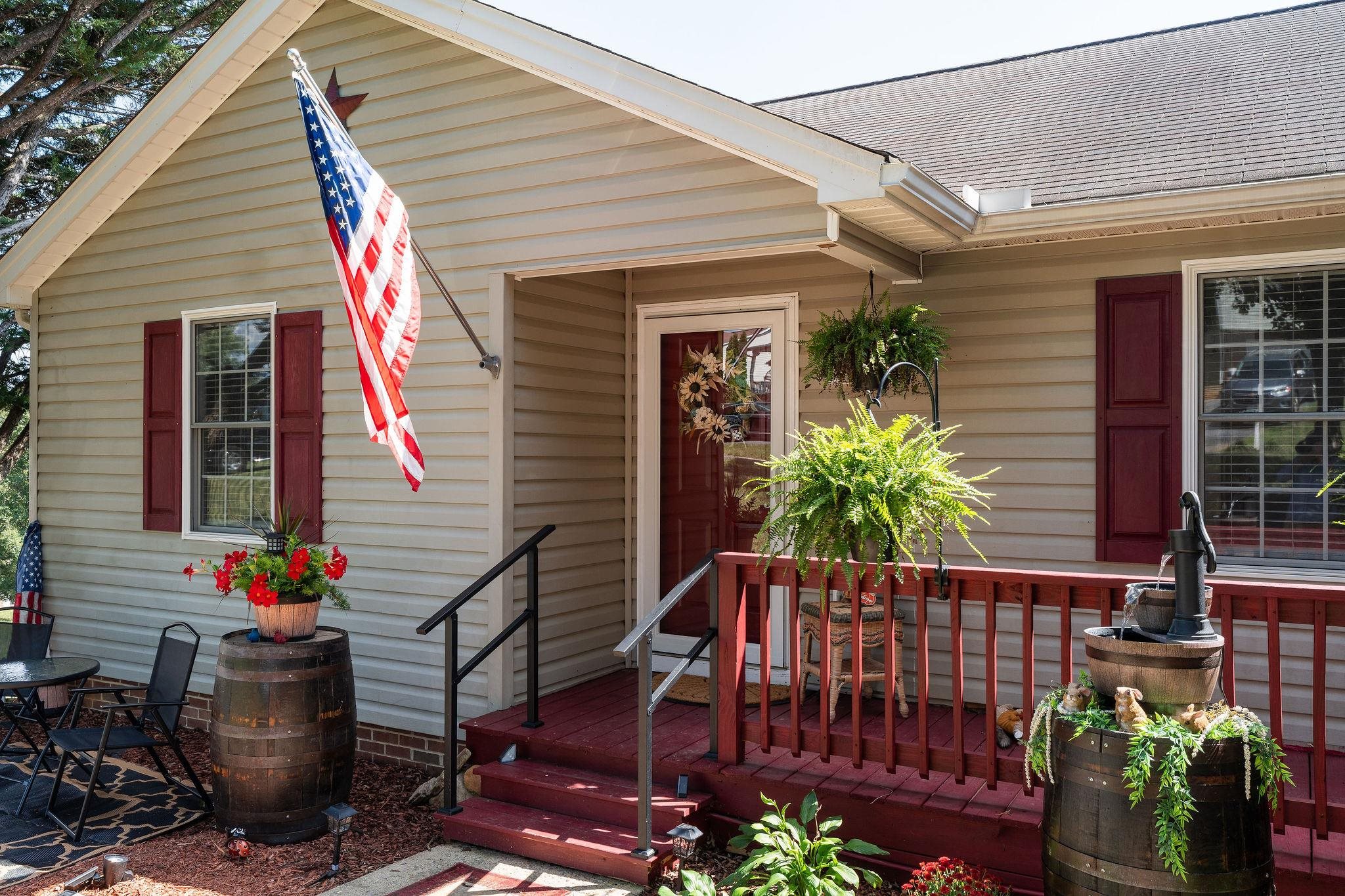 521 Marian Pl, Staunton, VA 24401 — photo 2