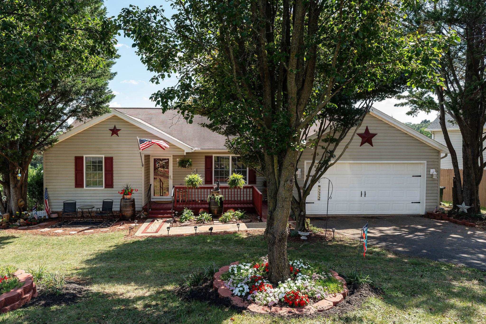521 Marian Pl, Staunton, VA 24401 — photo 3
