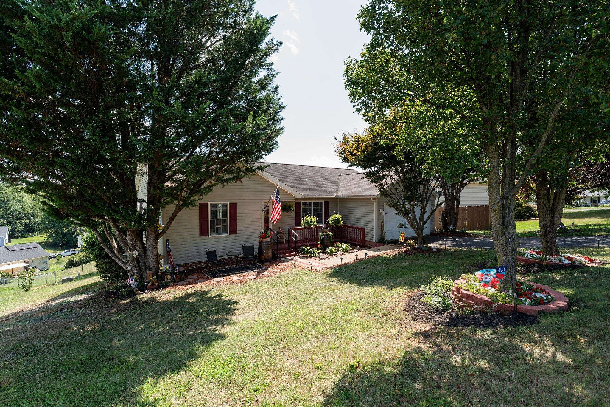 521 Marian Pl, Staunton, VA 24401 — photo 4
