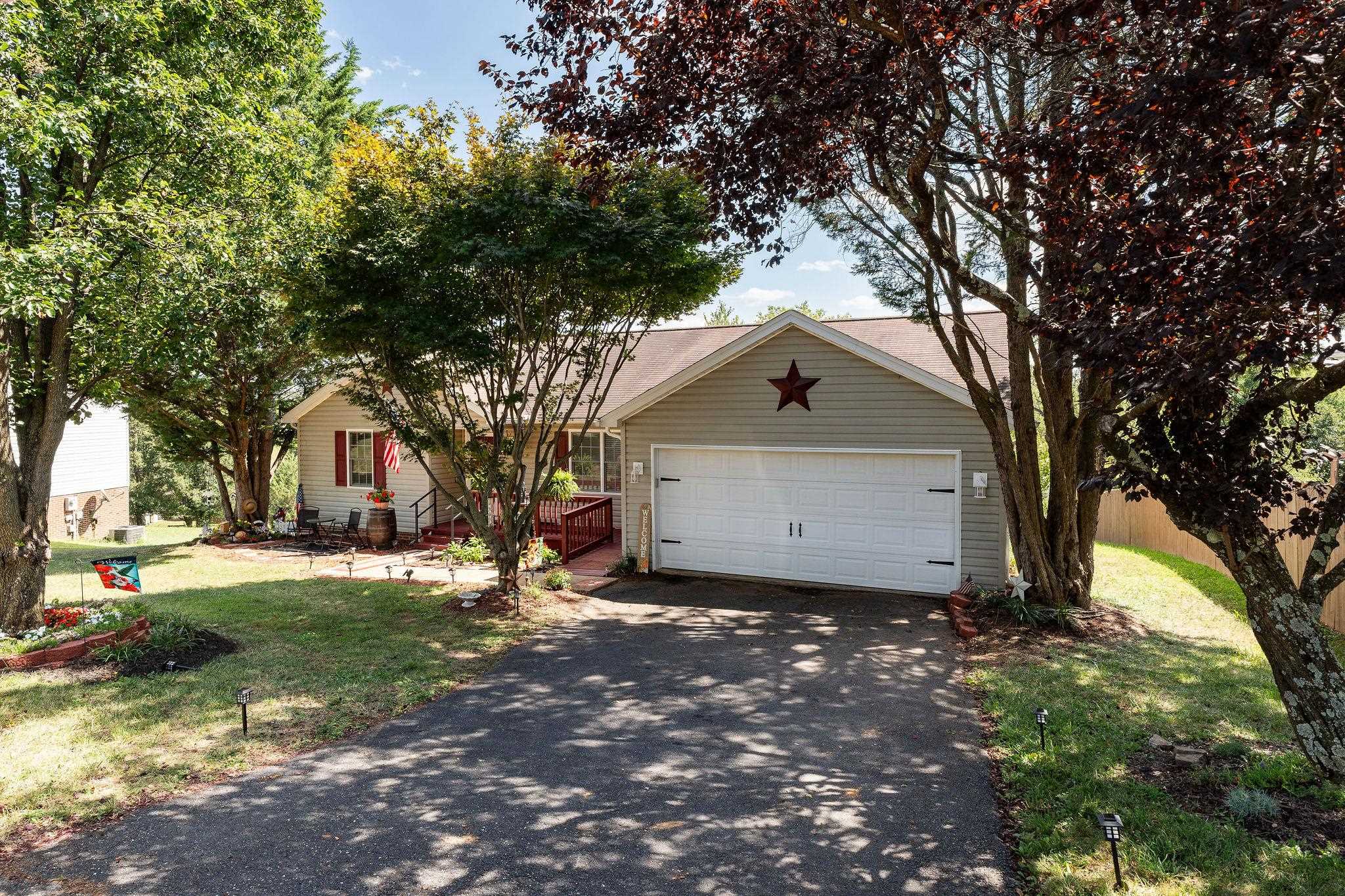 521 Marian Pl, Staunton, VA 24401 — photo 5