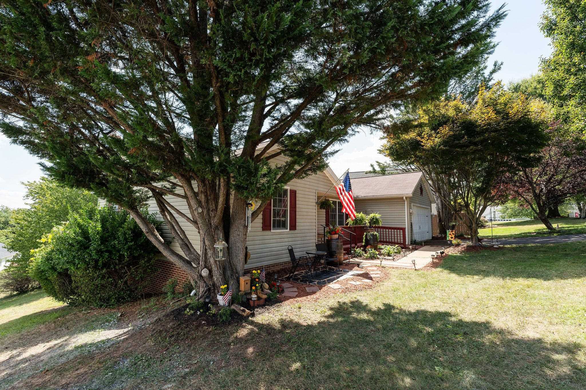 521 Marian Pl, Staunton, VA 24401 — photo 7