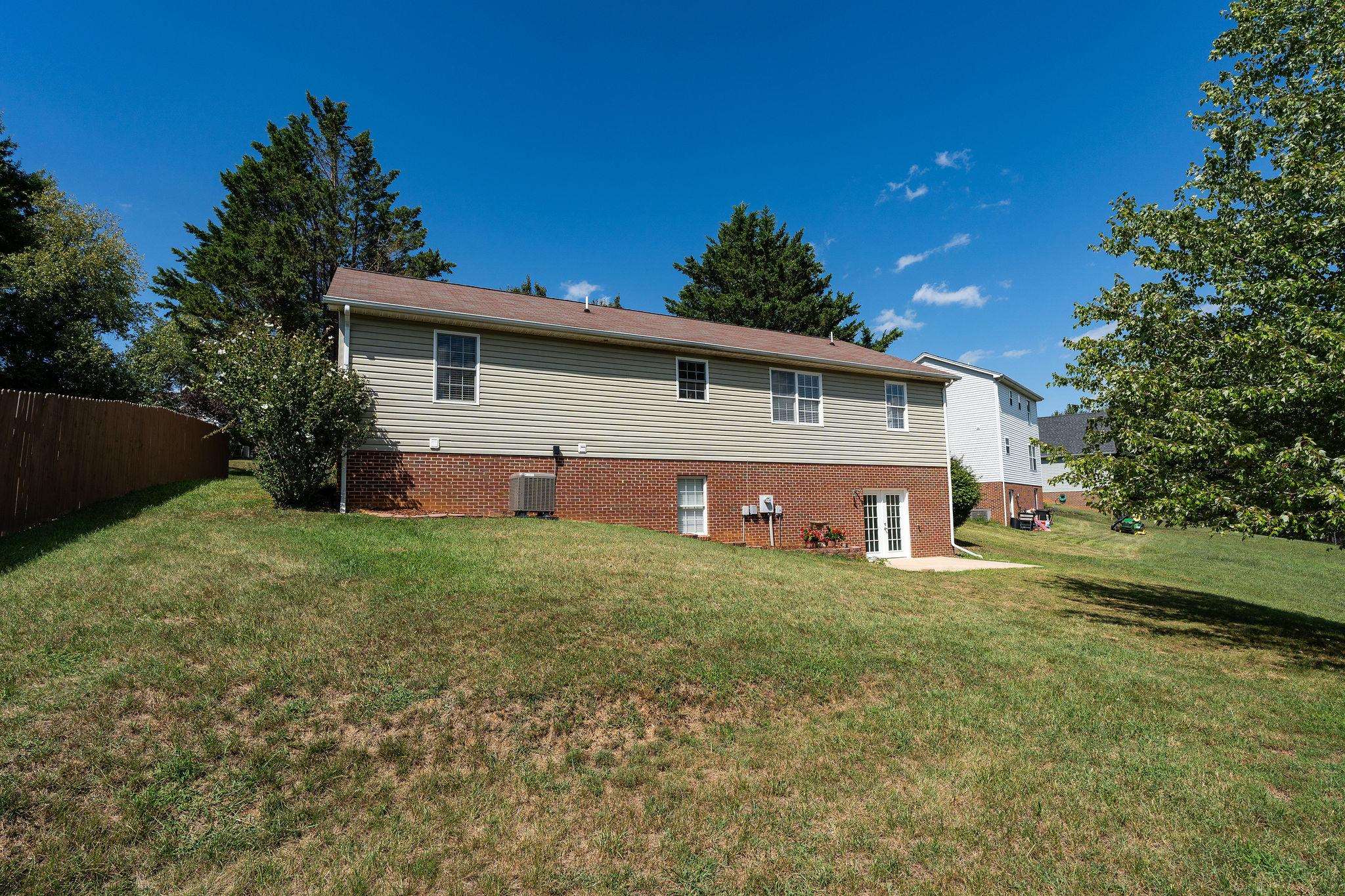 521 Marian Pl, Staunton, VA 24401 — photo 8