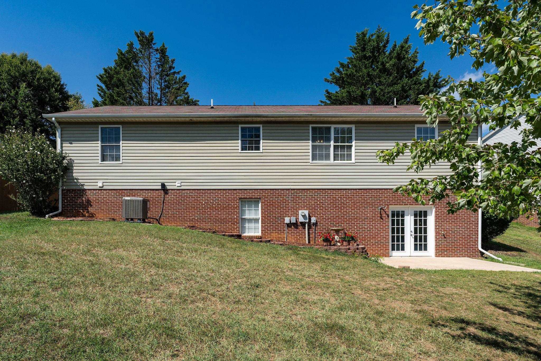 521 Marian Pl, Staunton, VA 24401 — photo 9