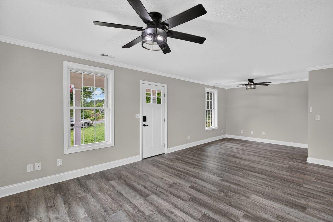 91 Grace St, Grottoes, VA 24441 — photo 4