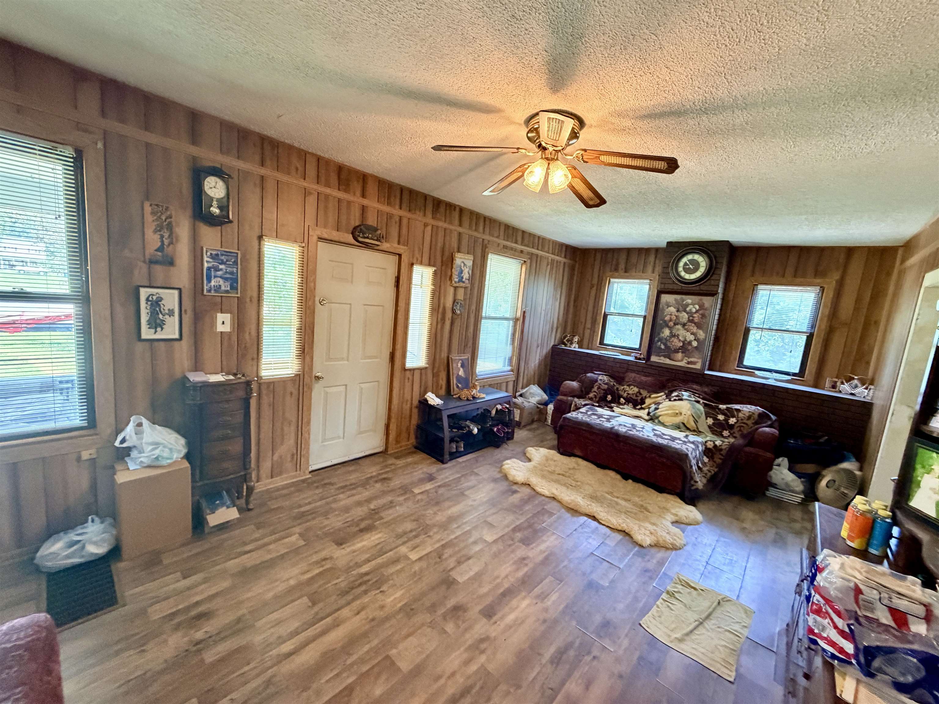 303 4th St, Grottoes, VA 24441 — photo 4