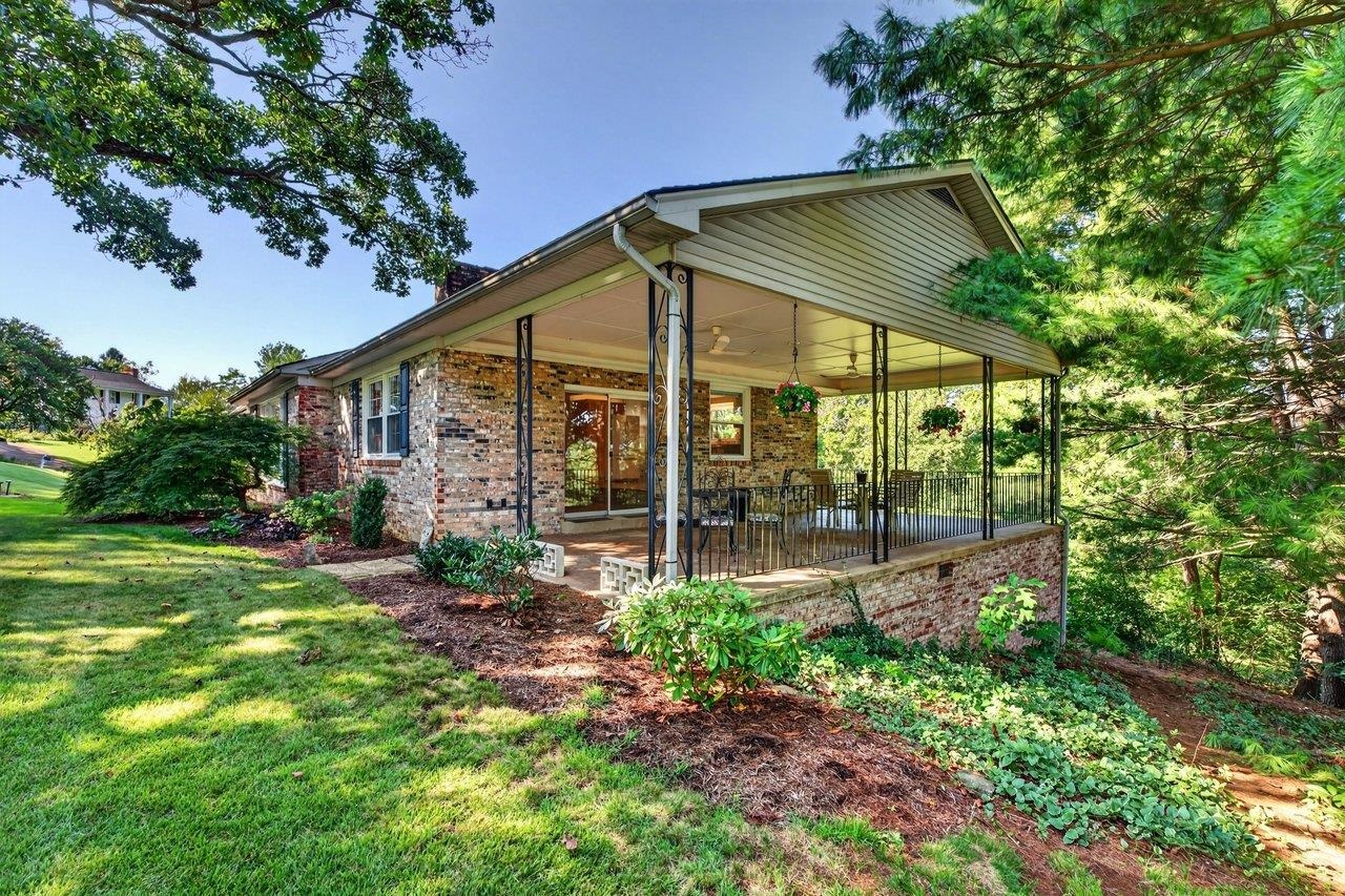 1222 Woodcrest Cir, Harrisonburg, VA 22801 — photo 2