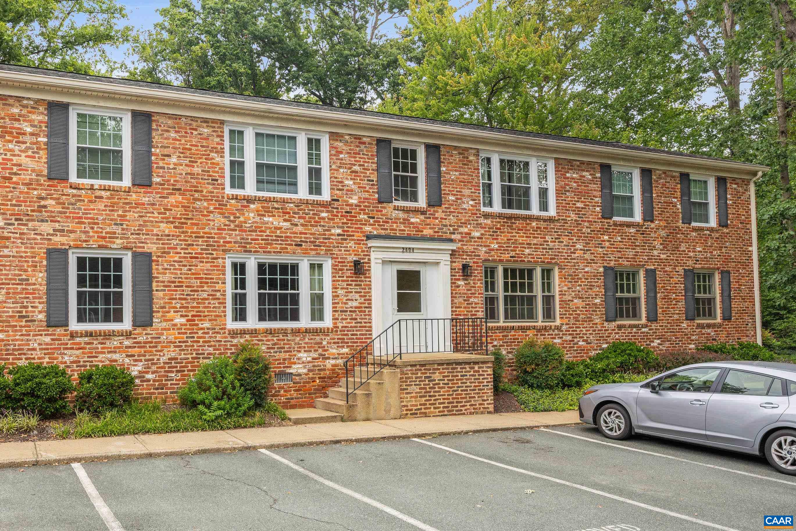 2404 Barracks Ct, Charlottesville, VA 22901 - photo 2