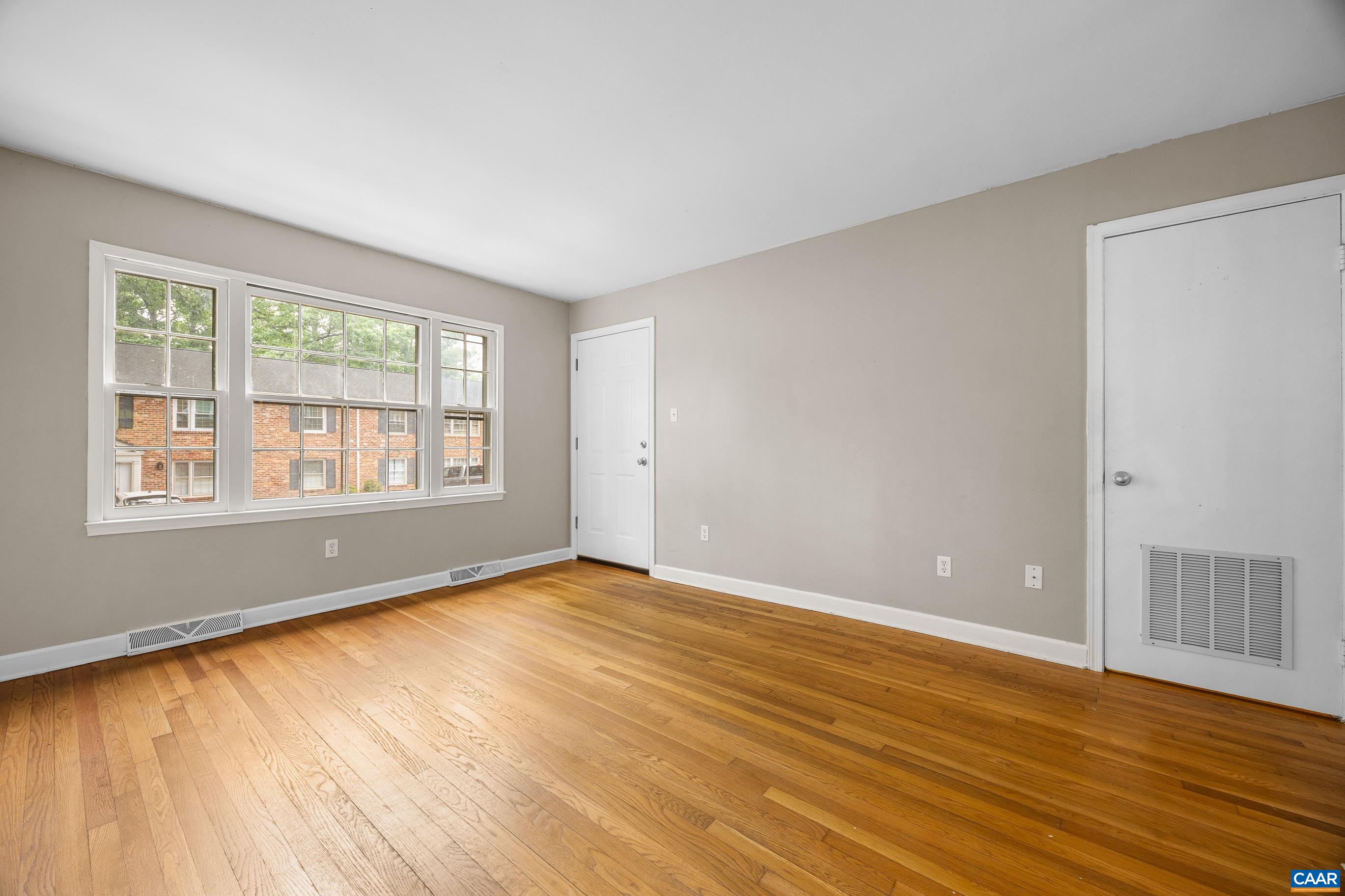 2404 Barracks Ct, Charlottesville, VA 22901 - photo 4