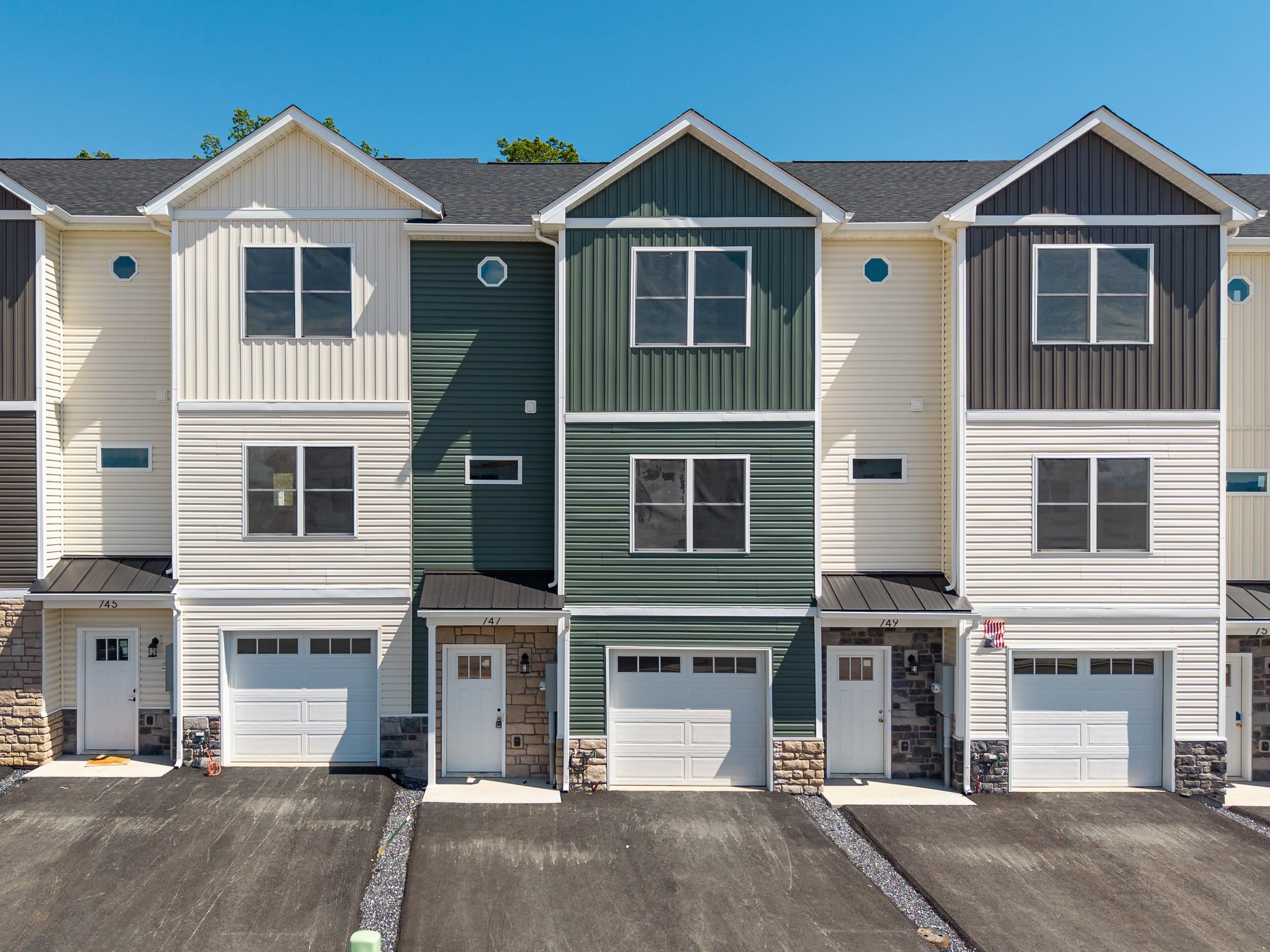 747 Zephyr Dr, Rockingham, VA 22801