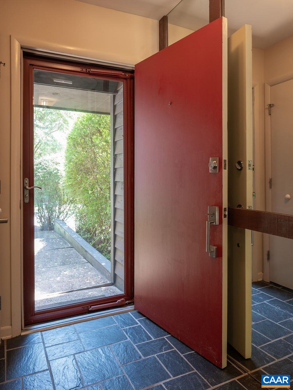 116 Blithe Ct, Charlottesville, VA 22901 — photo 5