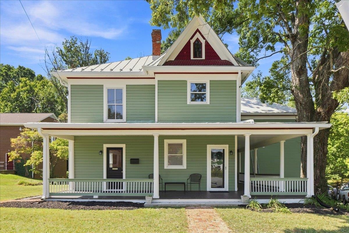 944 Sudbury St, Staunton, VA 24401