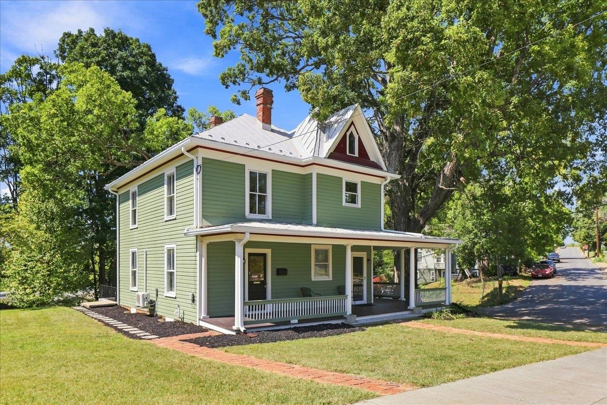 944 Sudbury St, Staunton, VA 24401 — photo 2