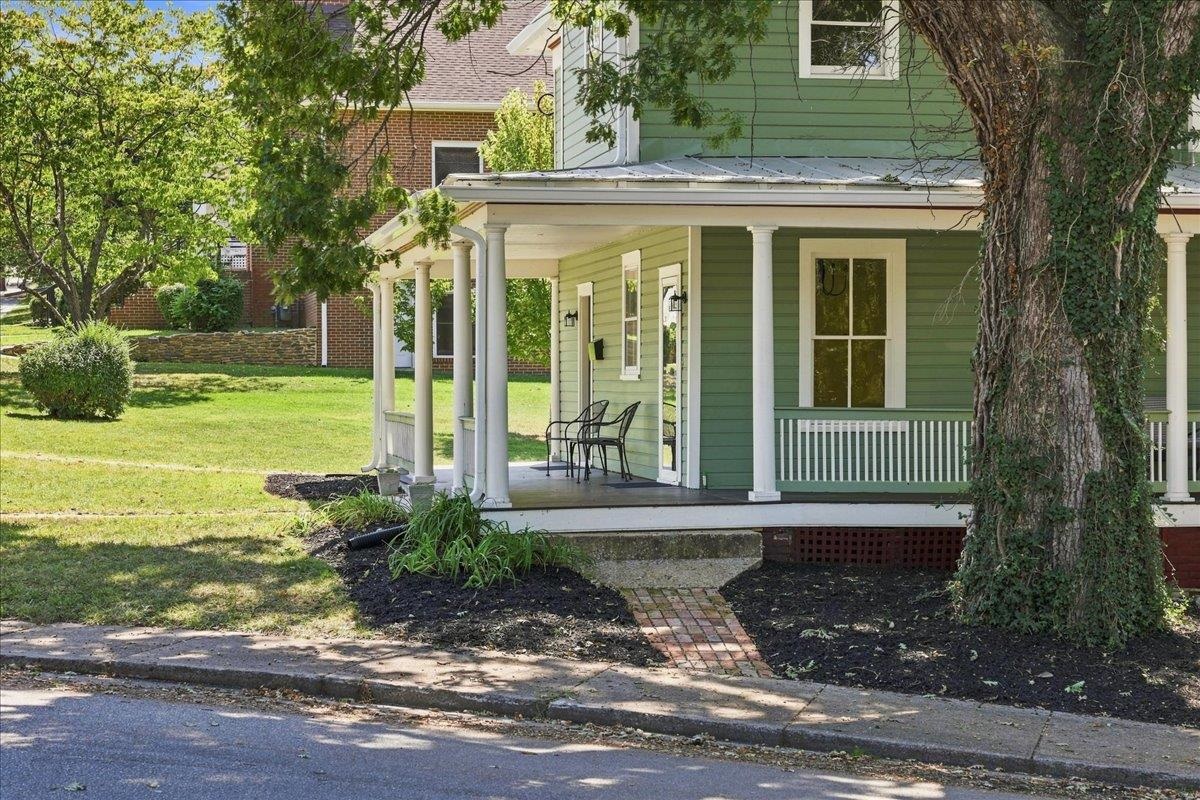 944 Sudbury St, Staunton, VA 24401 — photo 4