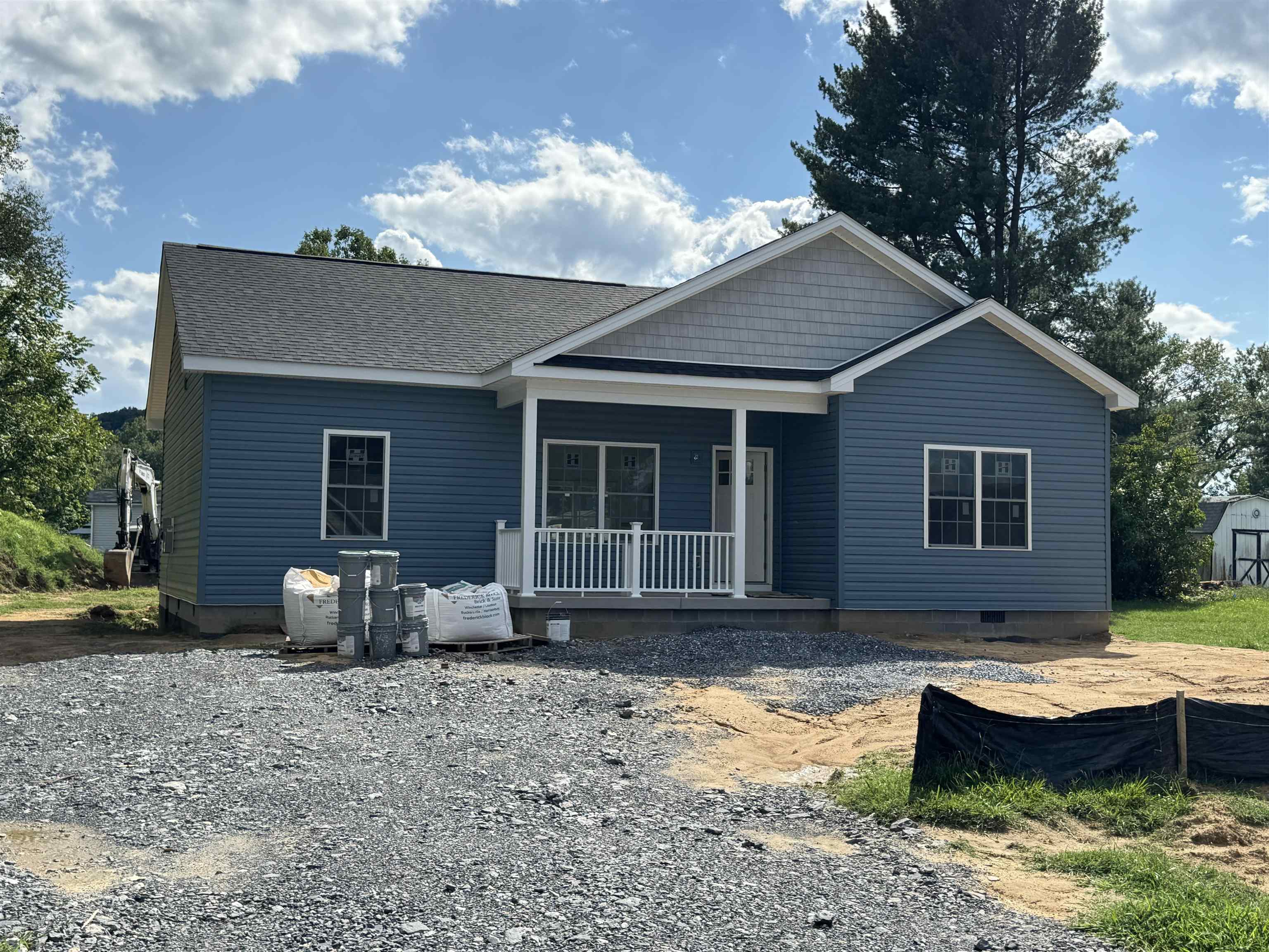 607 6th St, Grottoes, VA 24441 — photo 2