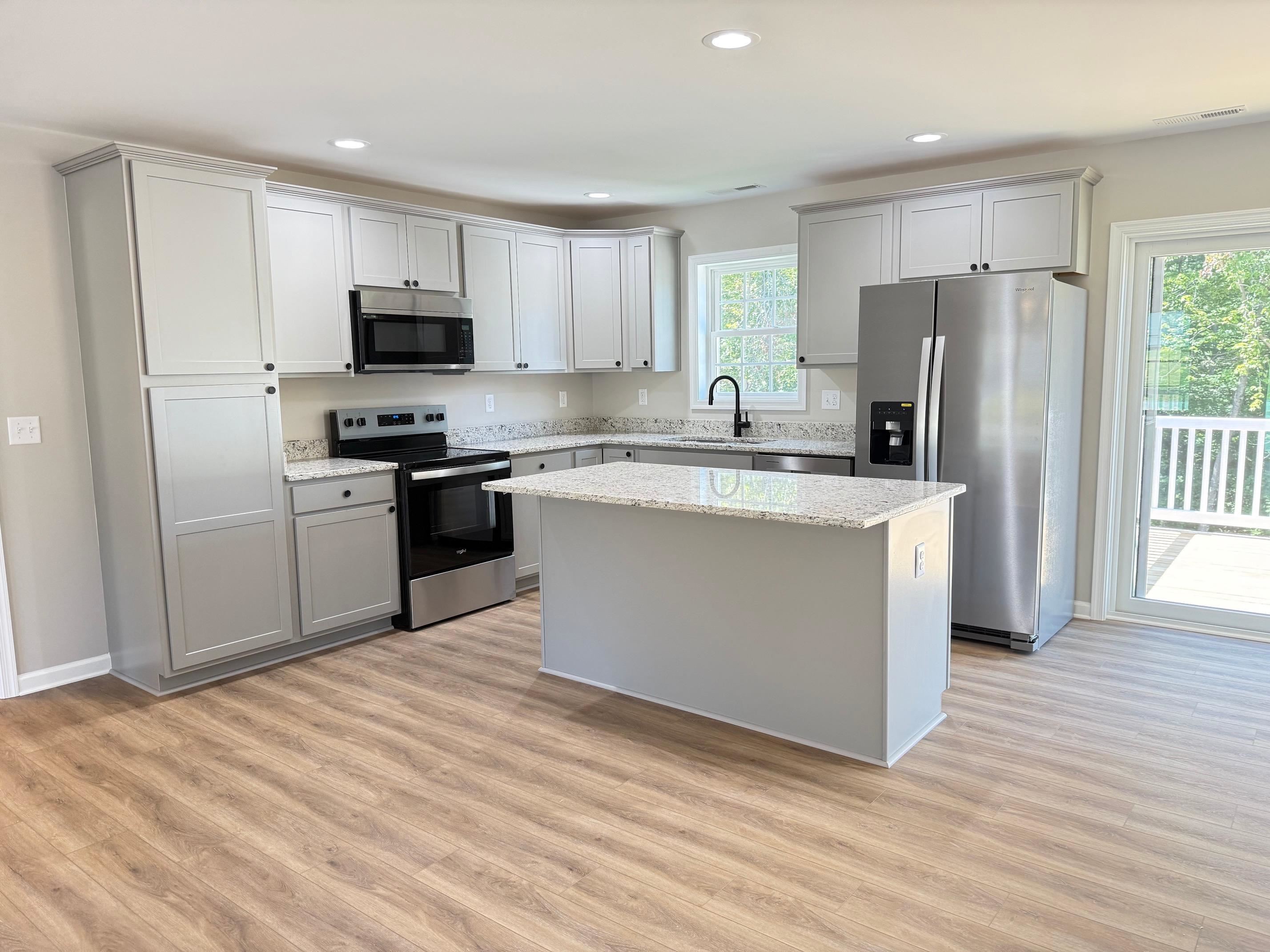 607 6th St, Grottoes, VA 24441 — photo 5