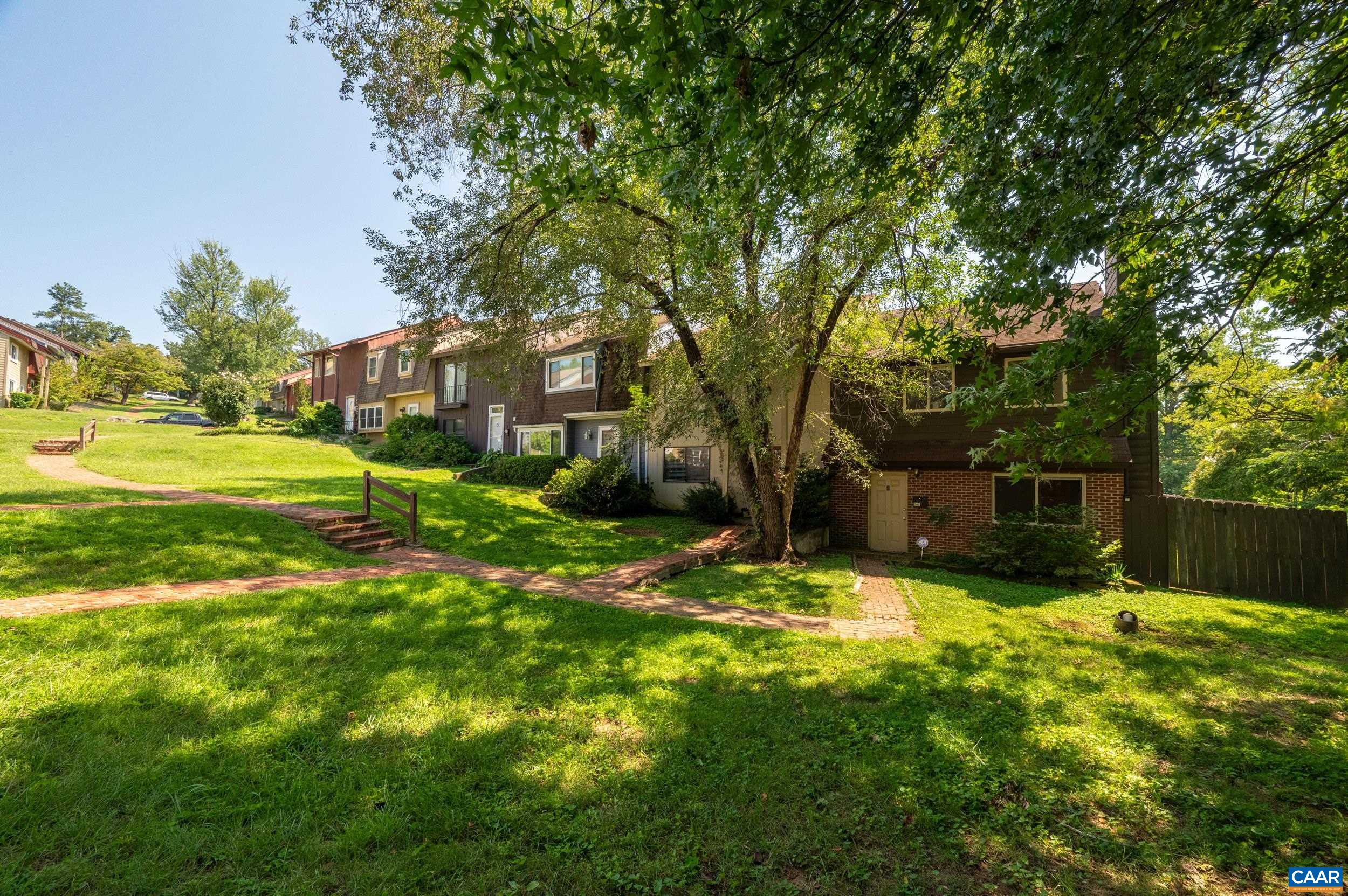 147 Woodlake Dr, Charlottesville, VA 22901