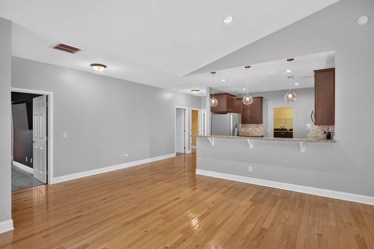 805 Coltsfoot Ln photo 11