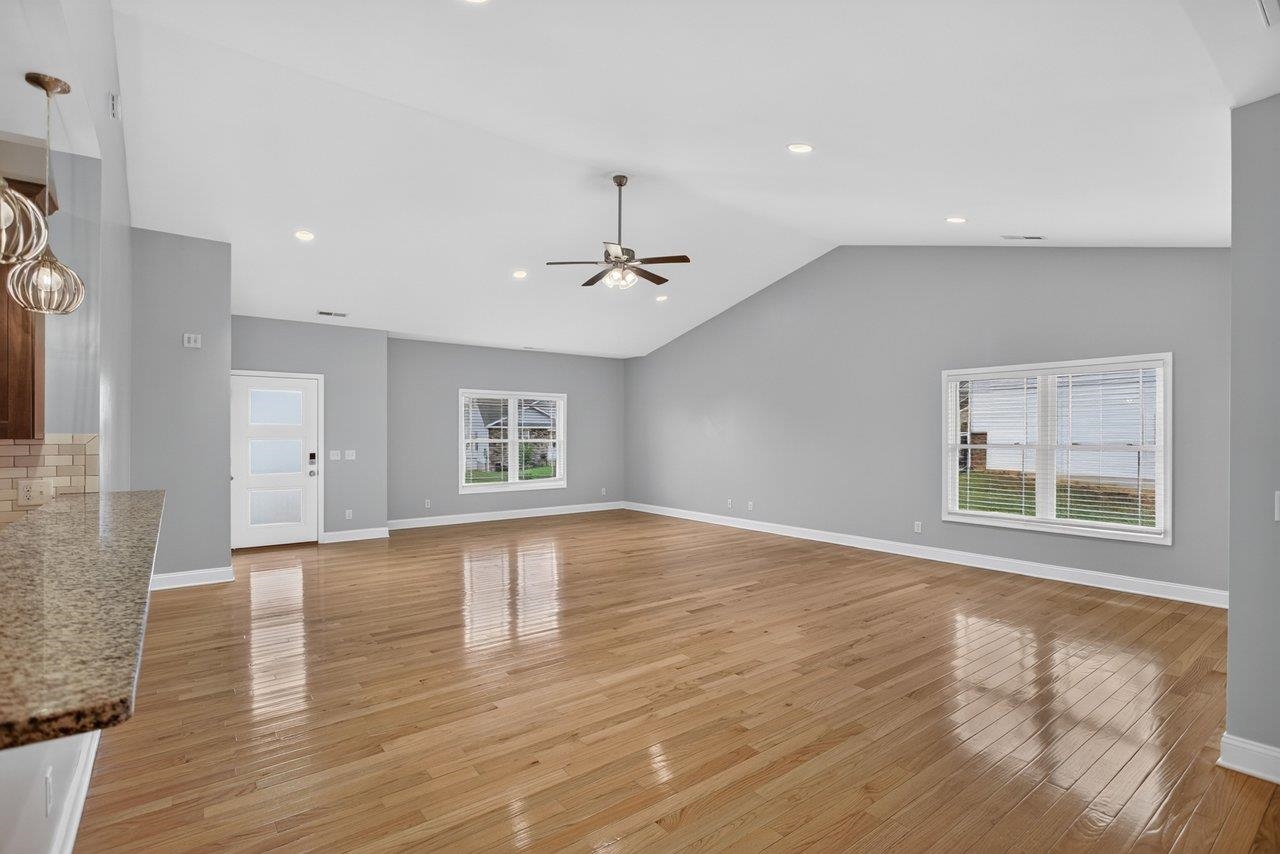805 Coltsfoot Ln photo 13