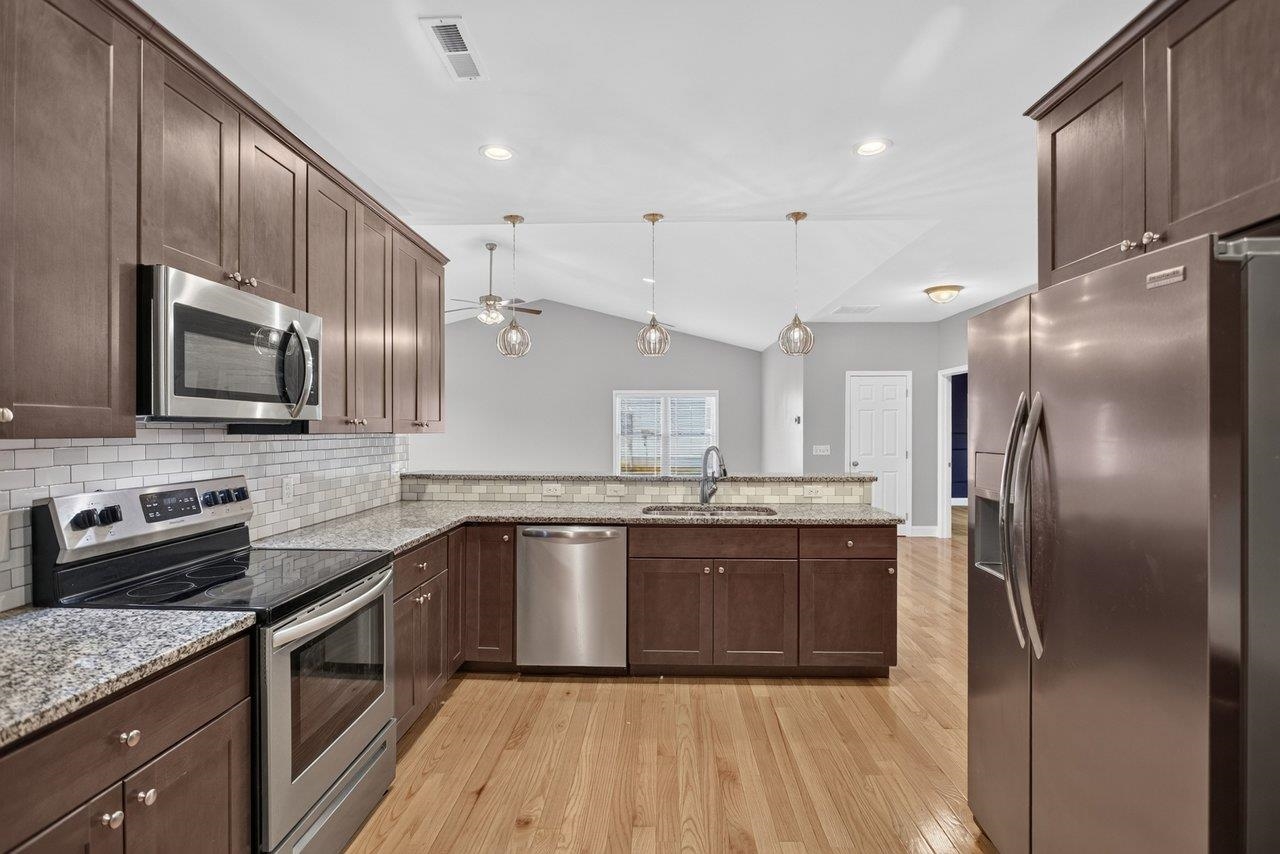 805 Coltsfoot Ln photo 14