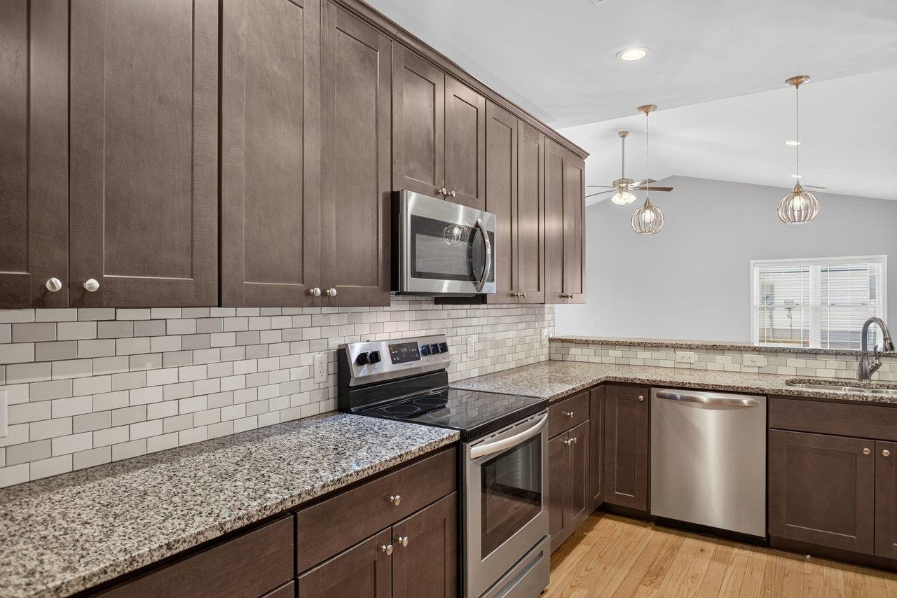 805 Coltsfoot Ln photo 15