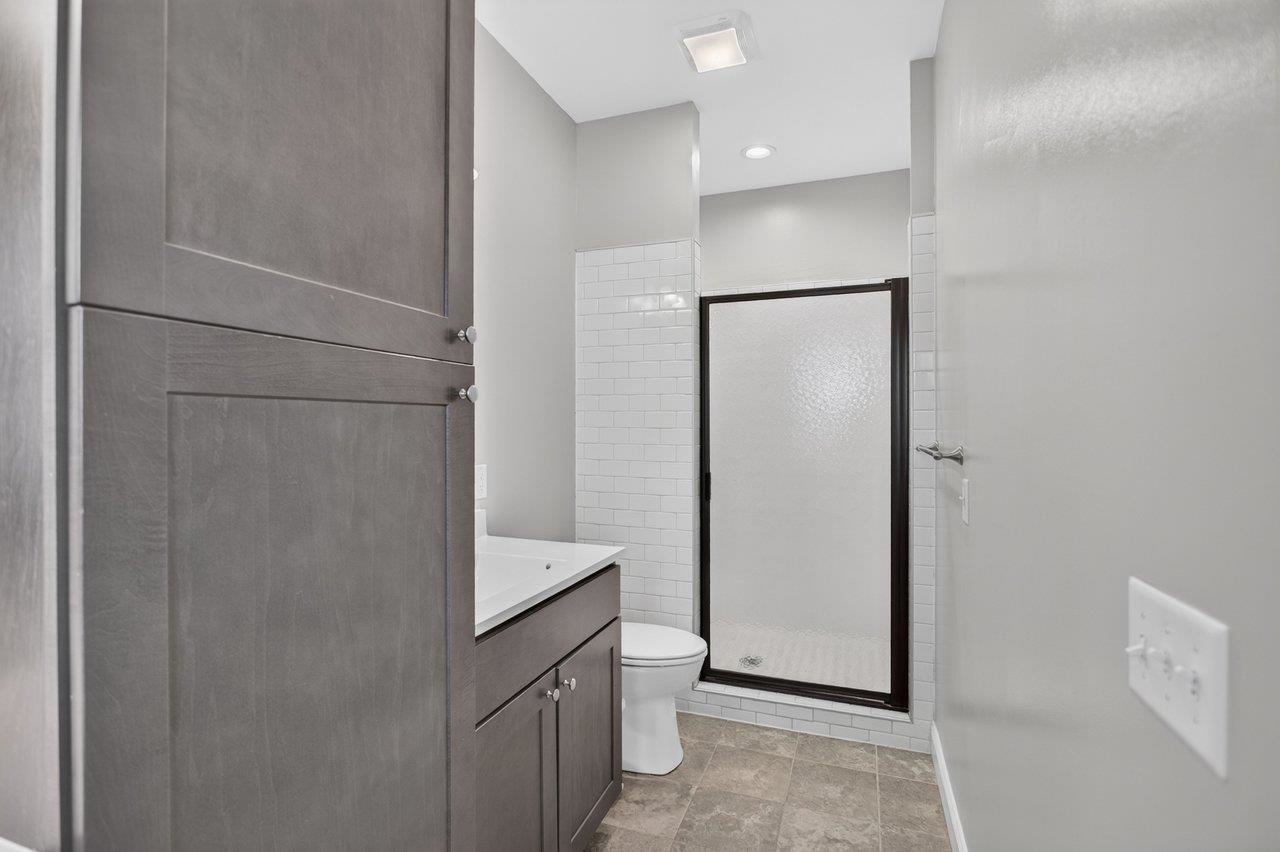 805 Coltsfoot Ln photo 23